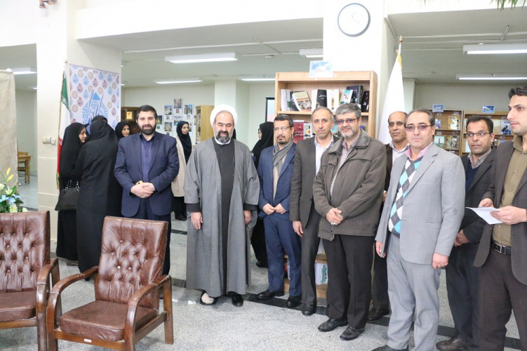 بازدید از کتابخانه مرکزی شهر