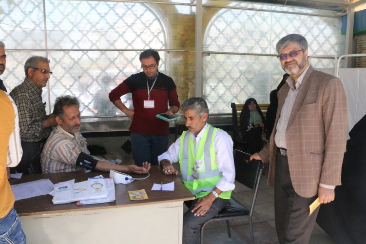 حضور رئیس مرکز بهداشت شهرستان اراک در مصلای شهر