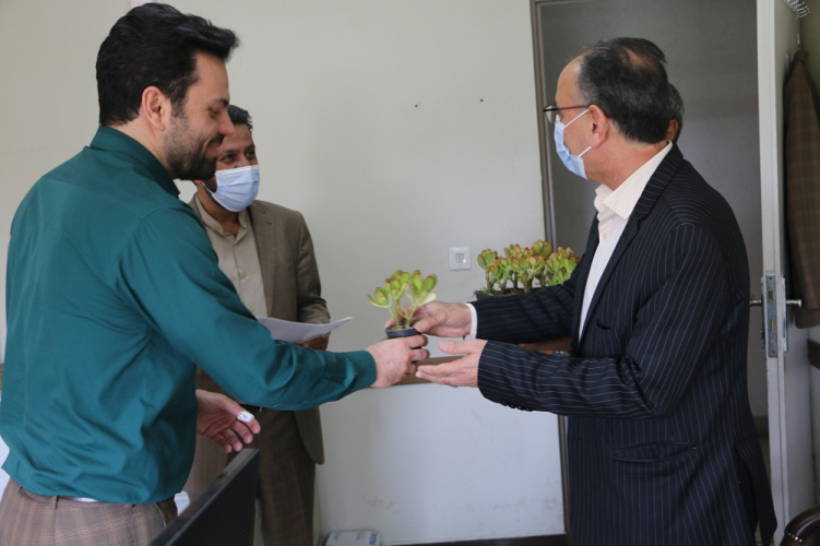 تبریک و تقدیر رییس مرکز بهداشت شهرستان اراک از همکاران منابع انسانی