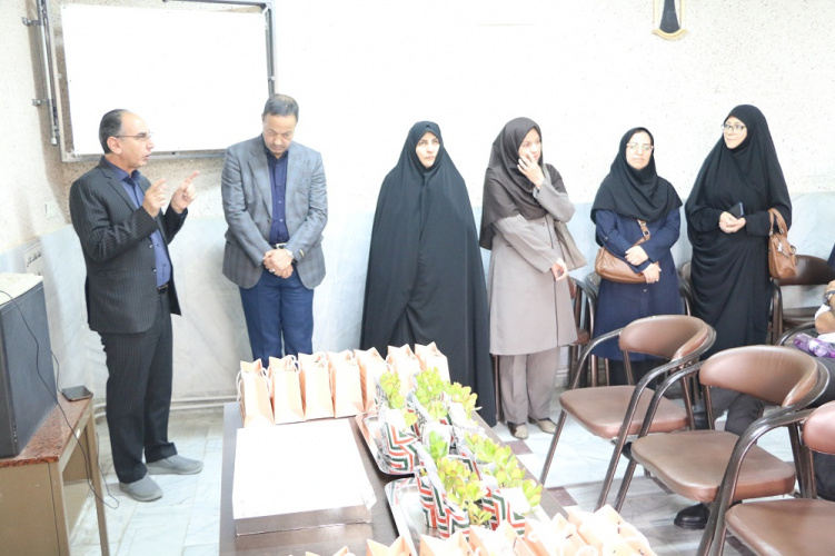 بازدید معاون بهداشت دانشگاه علوم پزشکی اراک ، معاون فنی مرکز بهداشت استان مرکزی و رئیس مرکز بهداشت شهرستان اراک از مرکز مشاوره هنگام ازدواج مرکز بهداشت شهرستان اراک