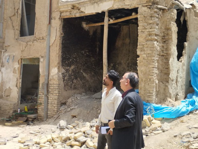 بازدید سید شهریار حسینی رییس مرکز بهداشت شهرستان اراک از پروژه مرکز خدمات جامع سلامت اخوان