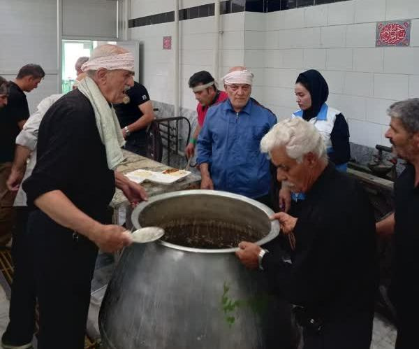 بازدید و نظارت بهداشتی از محل های طبخ مواد غذایی و توزیع نذورات در عاشورای حسینی
