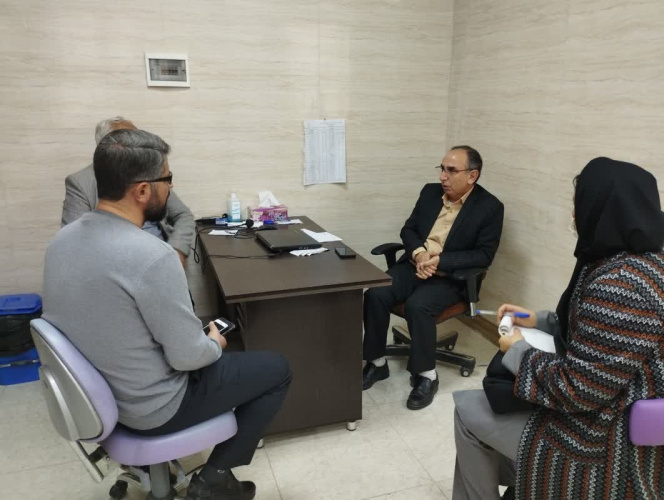 جلسه هم اندیشی رئیس مرکز بهداشت شهرستان اراک با شورا و دهیار روستای مالک آباد