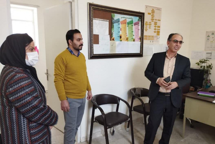 بازدید رئیس مرکز بهداشت شهرستان اراک از خانه بهداشت روستای حاجی آباد