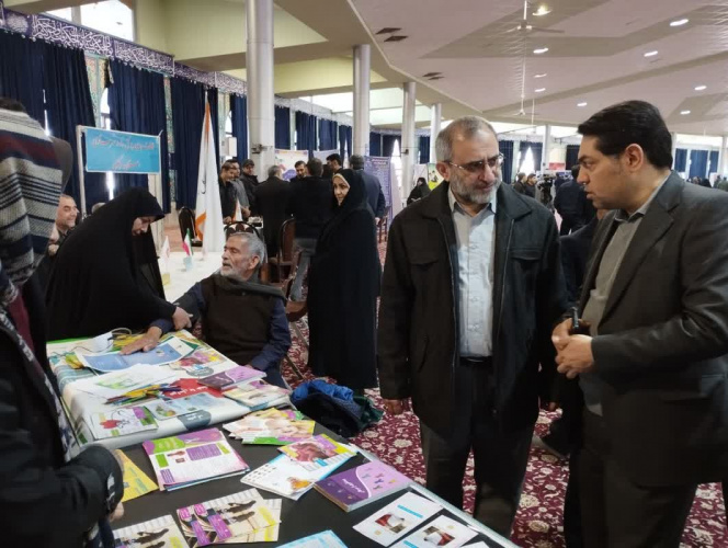 بازدید دکتر مخلص الائمه استاندار مرکزی به همراه دکتر امانی رییس دانشگاه علوم پزشکی اراک از میز خدمت