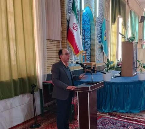 بر پایی میز خدمت در مصلی داود آباد با حضور رئیس مرکز بهداشت شهرستان اراک