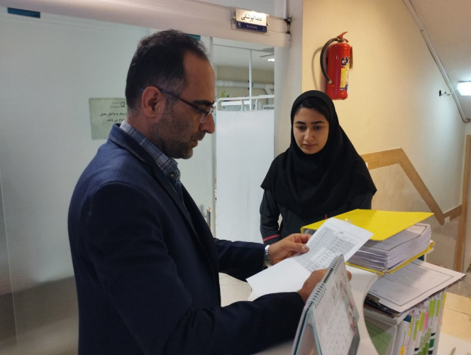 بازدید سرپرست امور عمومی مرکز بهداشت شهرستان اراک از کلینیک دندانپزشکی