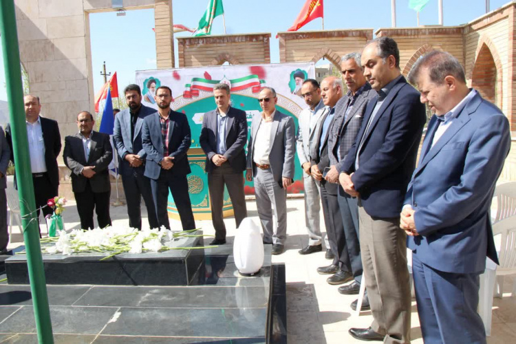 مراسم غبارروبی گلزار شهدای گمنام دانشگاه همزمان با آغاز هفته سلامت