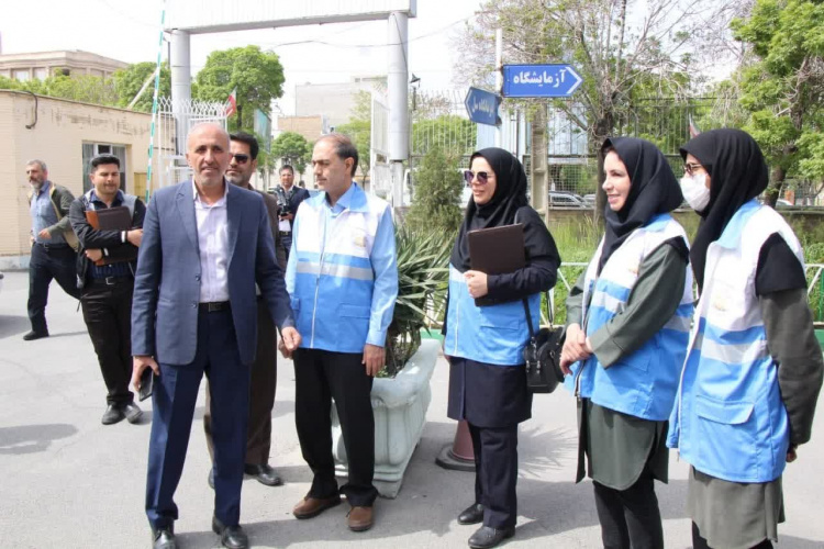 اجرای برنامه تشدید بازرسی بهداشتی از سطح مراکز تهیه و توزیع مواد غذایی و اماکن عمومی به مناسبت هفته سلامت توسط گروه سلامت محیط معاونت بهداشت و مرکز بهداشت شهرستان اراک