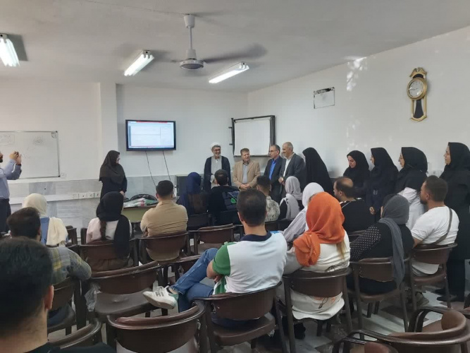 تجلیل از جوانان در حال آموزش هنگام ازدواج و مادران باردار در مرکز پیله‌وری به مناسبت هفته جوانی جمعیت