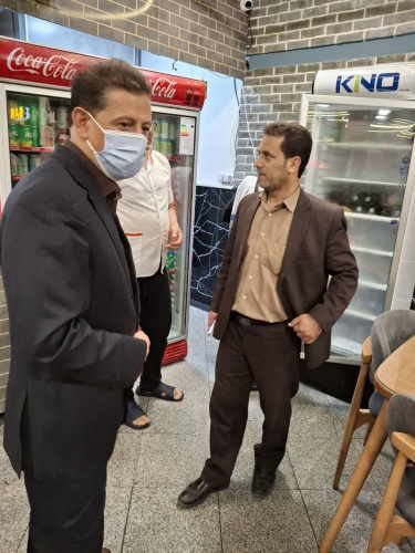 بازرسی‌های شبانه مراکز تهیه و توزیع مواد غذایی در اراک با حضور مدیر گروه سلامت محیط و کار