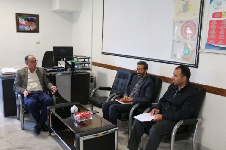 نشست هم اندیشی رئیس مرکز بهداشت شهرستان اراک و خیرین سلامت