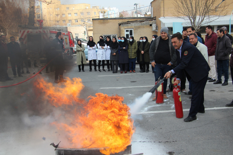 برگزاری کلاس آموزشی تئوری و عملی اطفائ حریق در مرکز آموزشی درمانی امیرکبیر