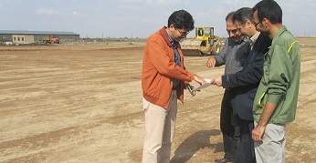 آماده سازی محل فرود هلی کوپتر امداد هوایی در بیمارستان امام صادق (ع) دلیجان