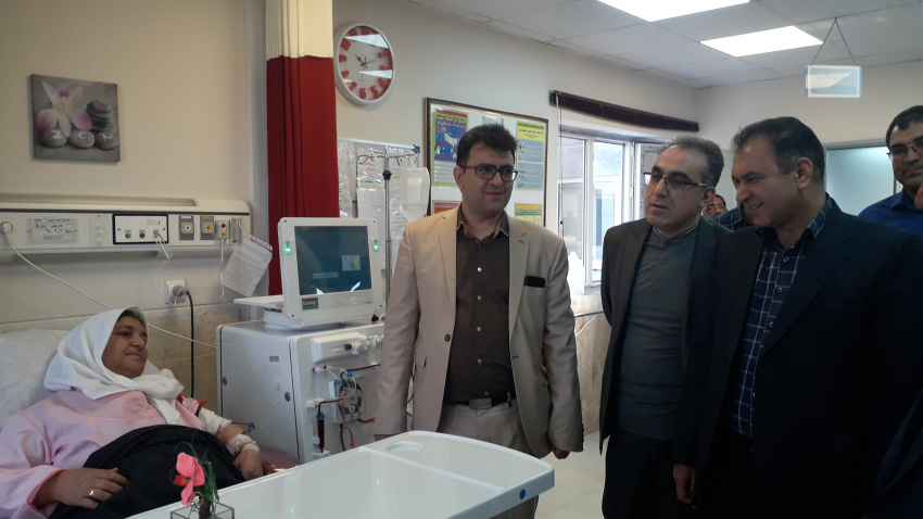 عیادت دکتر سید جمالیان ،سرپرست دانشگاه علوم پزشکی استان مرکزی به همراه فرماندار فراهان،معاون درمان دانشگاه و مدیر شبکه بهداشت و درمان فراهان از بیماران فرهنگ خسروانی فراهان