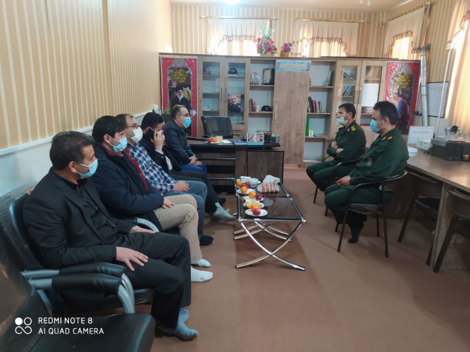 مورخ ۱۴۰۰/۱۲/۱۷ آقای دکترحجتی رئیس شبکه بهداشت و درمان شهرستان  فراهان به همراه رئیس مرکز بهداشت به مناسبت ولادت با سعادت حضرت امام حسین (ع) و روز پاسدار، بافرمانده سپاه  پاسداران  شهرستان فراهان دیدار کردند.