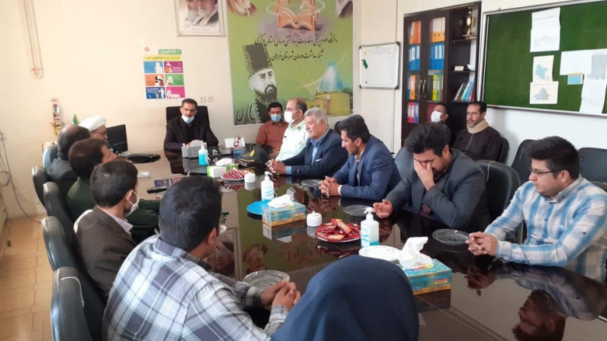 امام جمعه، فرماندار، فرمانده سپاه و‌جمعی از مسئولین شهرستان فراهان جهت تبریک انتصاب و روز پزشک با سرپرست شبکه بهداشت و درمان شهرستان دیدار کردند.