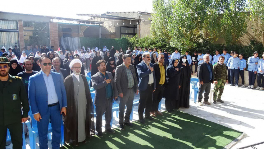 حضور فعال سرپرست و پرسنل شبکه بهداشت و درمان خنداب در همایش پیاده‌روی دهستان اناج