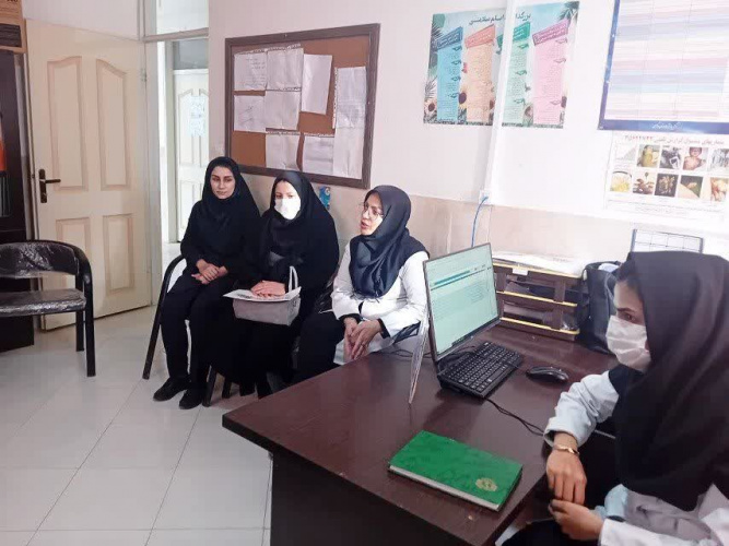 نشست مشترک تیم سلامت خدمات جامع سلامت مرکز سوزان با دهیار و شورای روستا