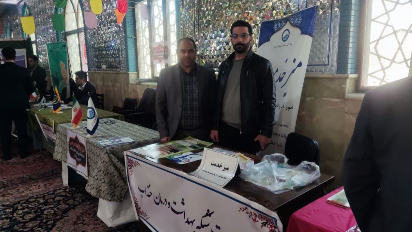 استقرار میز خدمت شبکه بهداشت خنداب در نماز جمعه به مناسبت دهه مبارک فجر