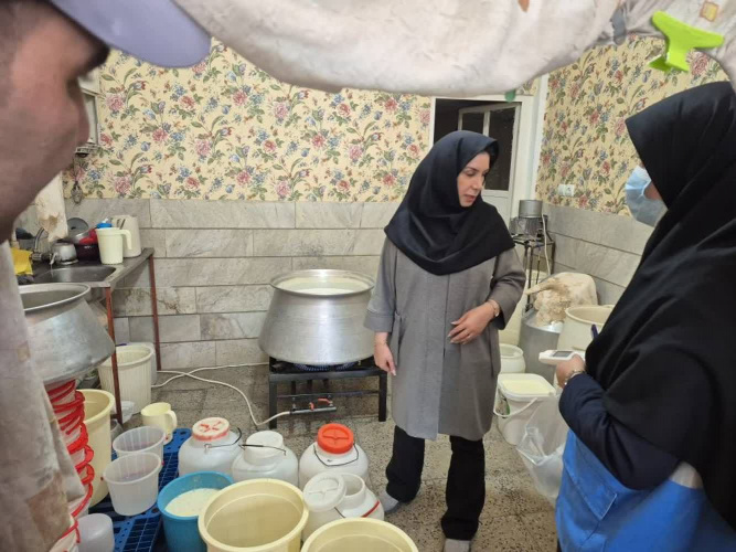 بازدید کارشناسان معاونت بهداشت استان از واحد بهداشت محیط خنداب