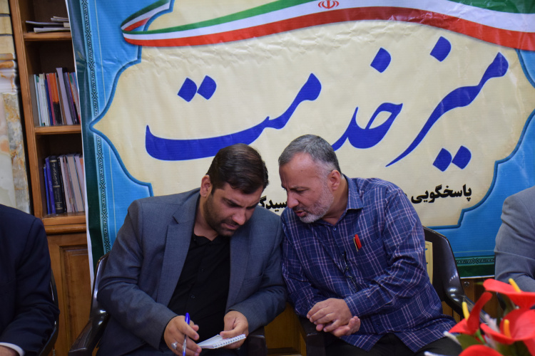 حضور متولی سلامت شهرستان محلات در میز خدمت نماز جمعه