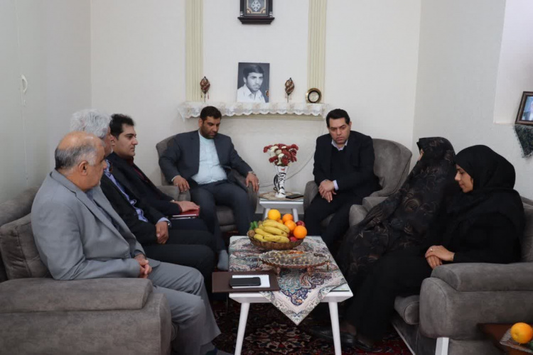 دیدار رئیس دانشگاه علوم پزشکی اراک با خانواده شهید اسماعیلی