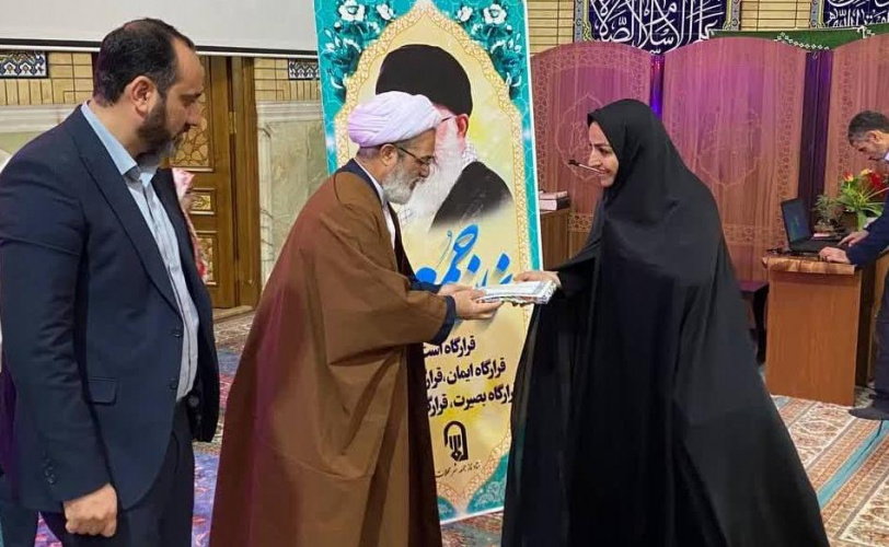 تقدیر از  فعال عرصه جوانی جمعیت در آیین نماز جمعه محلات/ ارائه  بیش از ۴۰۰ مشاوره فرزند آوری و جوانی جمعیت توسط یک مراقب سلامت