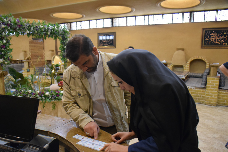 بازدید سرزده مدیر شبکه بهداشت و درمان از رستوران های سطح شهر