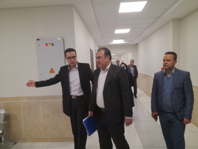 بازدید دکتر صادقی سده از دانشکده دندانپزشکی به مناسبت روز دانشجو