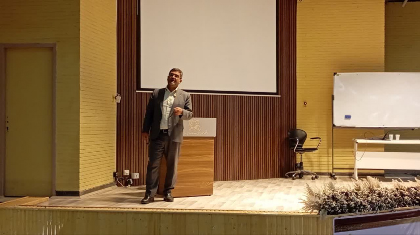 کارگاه آموزشی حقوق و تکالیف کارمندان باحضور مدیر اداری عمومی مجتمع الغدیر