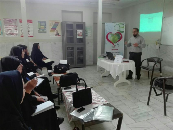 جلسه آموزش اتوماسیون اداری برای بهورزان شاغل در خانه های بهداشت شهرستان تفرش