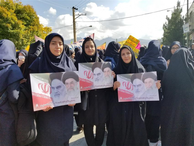شرکت پرسنل در راهپیمایی ۱۳ آبان