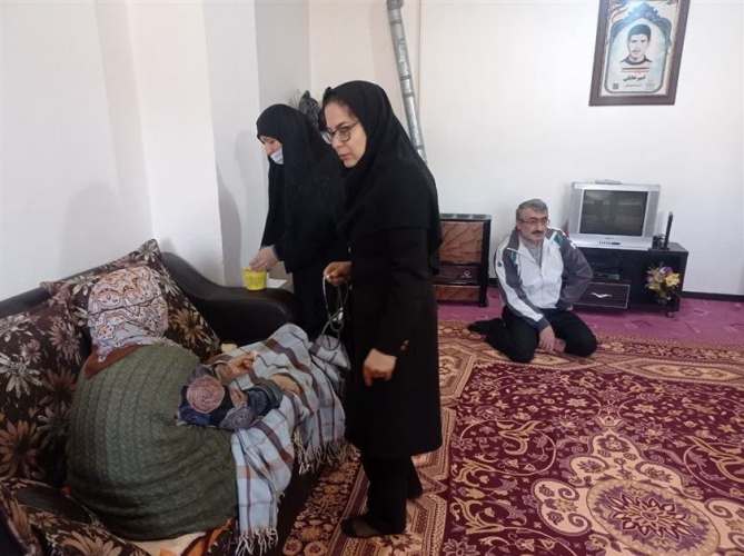 ویزیت والدین شهدا در راستای اجرای دومین پویش به جای فرزندشهیدت در شهرستان تفرش