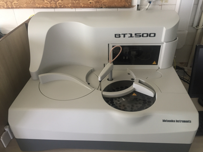 تجهیز بخش بیوشیمی آزمایشگاه