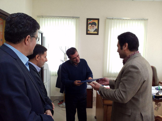 تجلیل از همکار جانباز معاونت غذا و داروی دانشگاه علوم پزشکی اراک