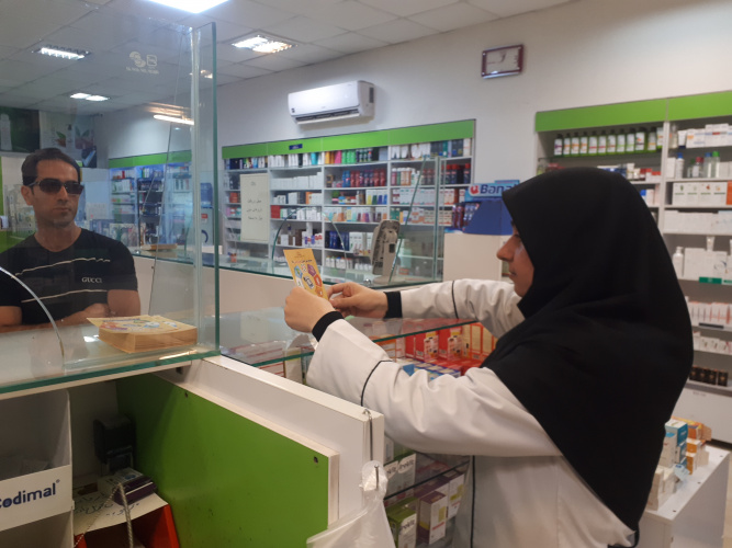 توزیع بیش از ۱۰ هزار تراکت طرح بسیج ملی کنترل فشار خون بالا در داروخانه های خصوصی اراک