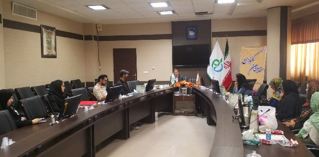 جلسه آموزش ضوابط و مقررات مربوط به امور داروخانه ها با مسئولین فنی