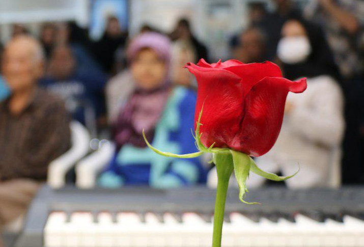 بدون بودشون کنار هرکسی بزرگترین خوش شانسیه