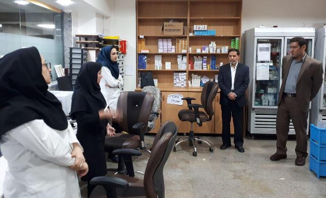 بازدید سرزده و شبانه معاون غذا و دارو اراک از داروخانه دولتی بیمارستان حضرت امیر المومنین (ع)