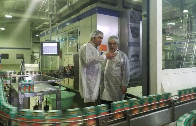 بازدید معاون غذا و دارو اراک از دو کارخانه تولیدی آبمیوه سن ایچ و سان استار شهرستان ساوه