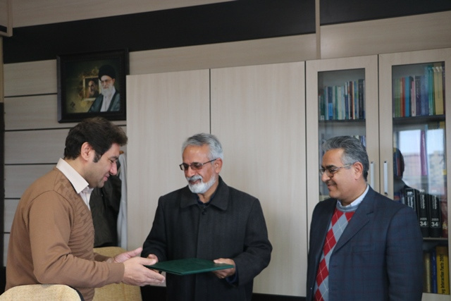 تجلیل و قدردانی  از مهندس رجایی به پاس زحمات چند سال حضور موثر در کمیته فنی_ تخصصی صدور مجوز های بهداشتی معاونت غذا و دارو