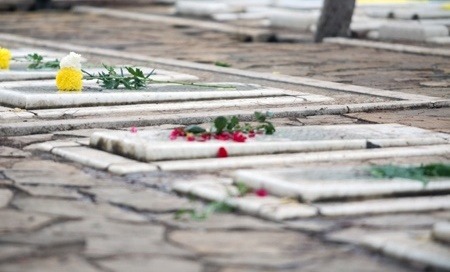 مراسم تجدید میثاق با شهدا و گلباران مزار شهدا