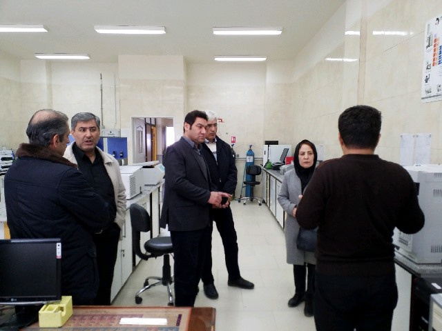 بازدید معاون غذا و دارو از مجتمع آزمایشگاهی زکریای رازی دانشگاه آزاد (فلق)
