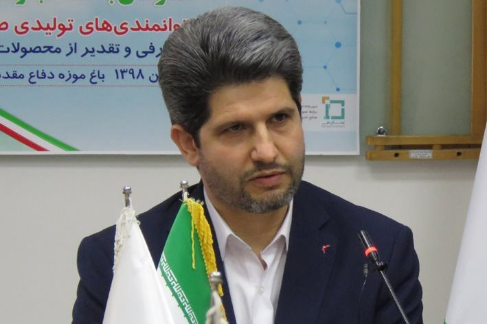 مراجعه پرتعداد مردم برای تهیه ماسک و ژل ضدعفونی/ نظارت بر عرضه و نرخ اقلام در داروخانه‌ها/مردم موارد تخلف را گزارش دهند