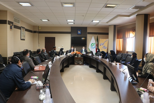 جلسه بررسی وضعیت توزیع الکل و مواد ضد عفونی در استان با حضور مدیران معاونت غذا و دارو و نماینده دادستان و مدیران شرکت های الکل سازی اراک