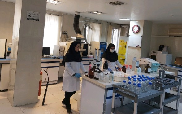 ۱۱ مورد وجود متانول در ۶۰ مورد آزمایش  انجام شده در محلول های ضد عفونی