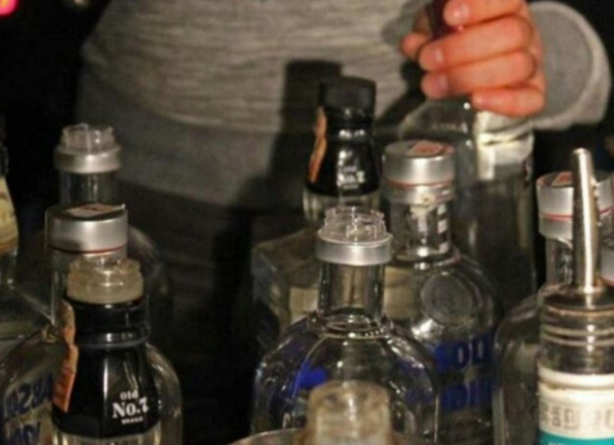 عامل توزیع الکل های قلابی در اراک به دام افتاد