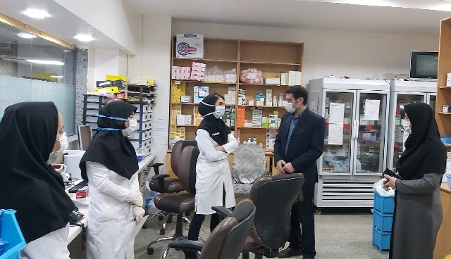 بازدید سرزده معاون غذا و دارو از داروخانه بیمارستان حضرت امیرالمومنین(ع) اراک