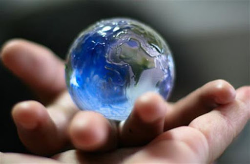 هر که در عشق سر از قله بر آرد هنر است/ به توانایی روابط عمومی ایمان بیاوریم